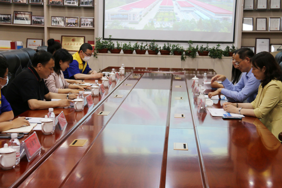 青島市科技局二級巡視員宋長虹一行蒞臨銳智調(diào)研考察