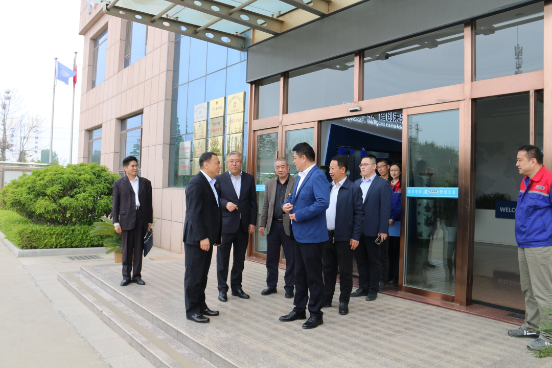 青島市政協副主席、市工商聯主席崔作一行蒞臨銳智股份調研考察